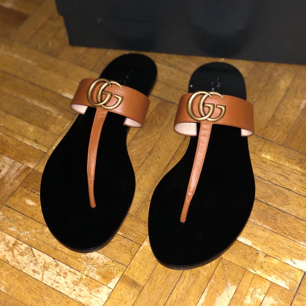 Leather thong sandal with Double G